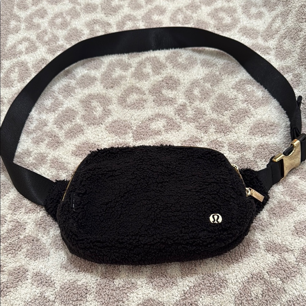 Lululemon Everywhere Belt Bag Large 2L long straps